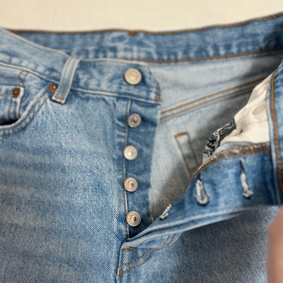Levi’s Women’s 501 Crop Jeans - Picture 7 of 13
